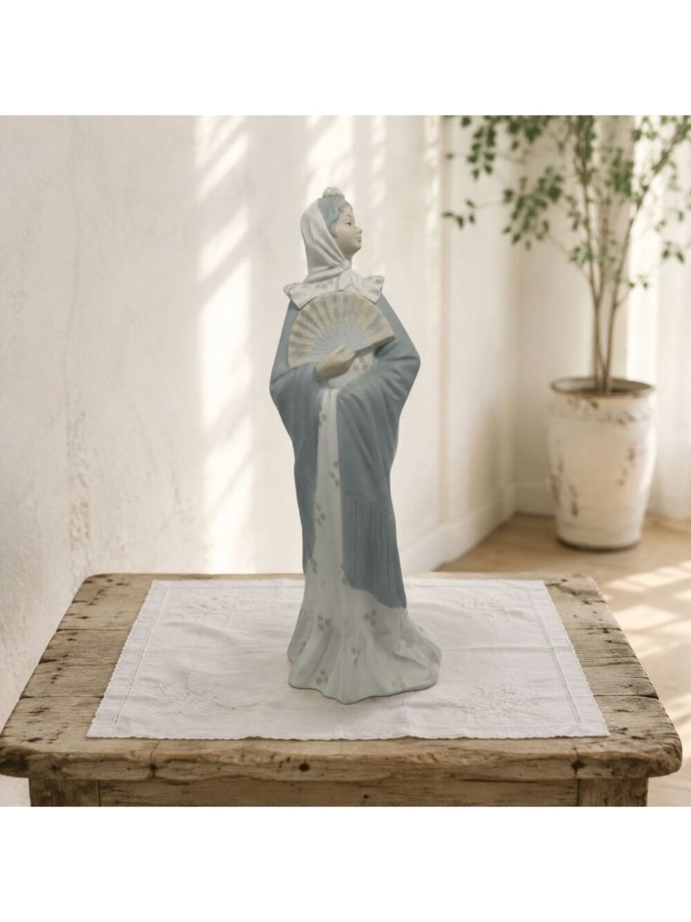 Vintage NAO Geisha Lady & Fan Figurine Spain Porcelain Blue White 12"